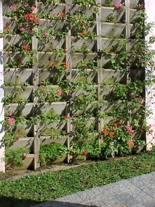 Bloco de concreto com furo vertical