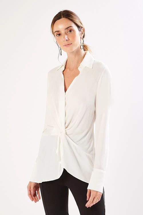 camisa social feminina vs. blusa de seda: qual a melhor?