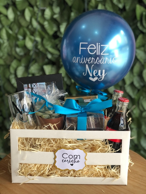 como escolher a cesta de aniversário masculina perfeita