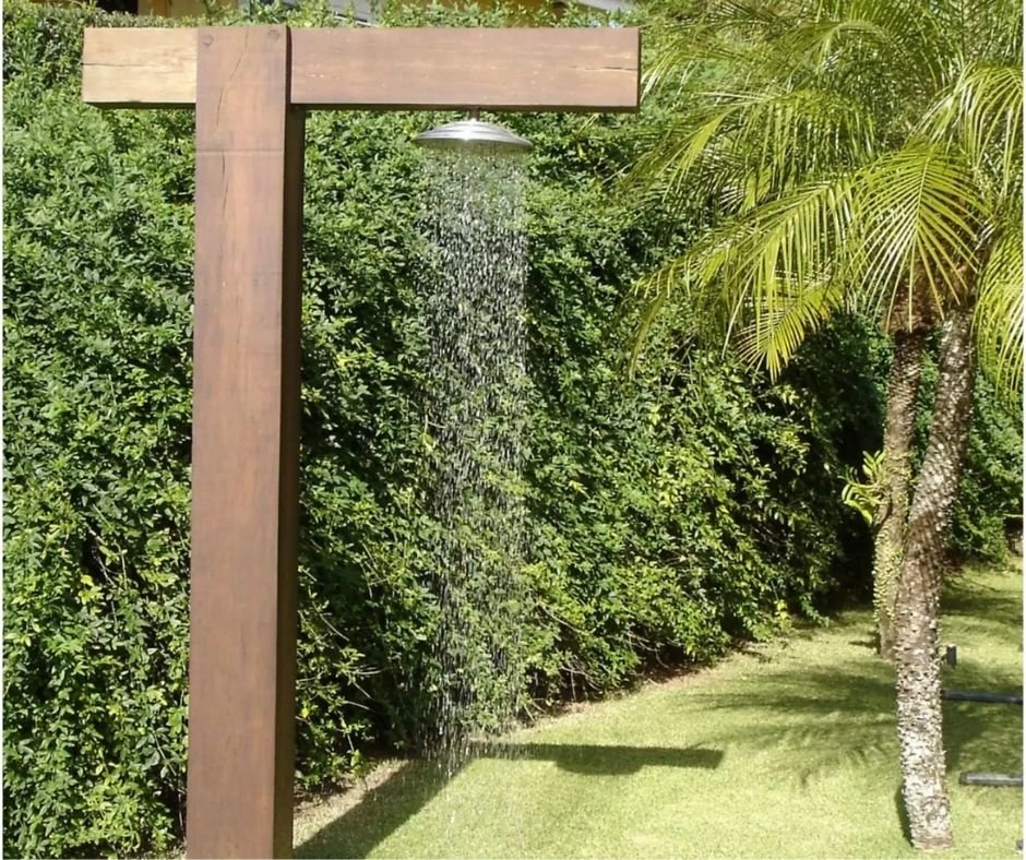 Chuveiro externo com misturador (água fria/quente)