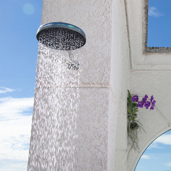 Chuveiro externo com iluminação LED (tendência 2026)