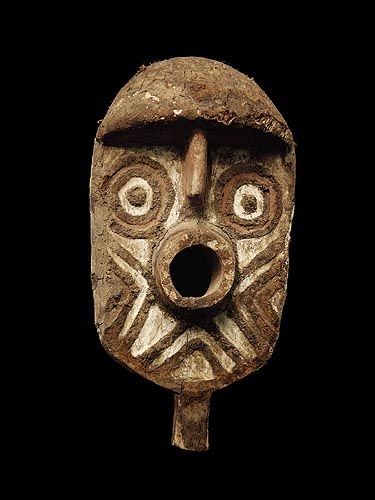 máscaras africanas para colorir vs. máscaras 3D