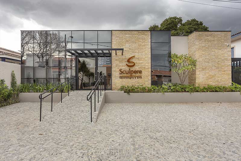 fachada consultório odontológico com led