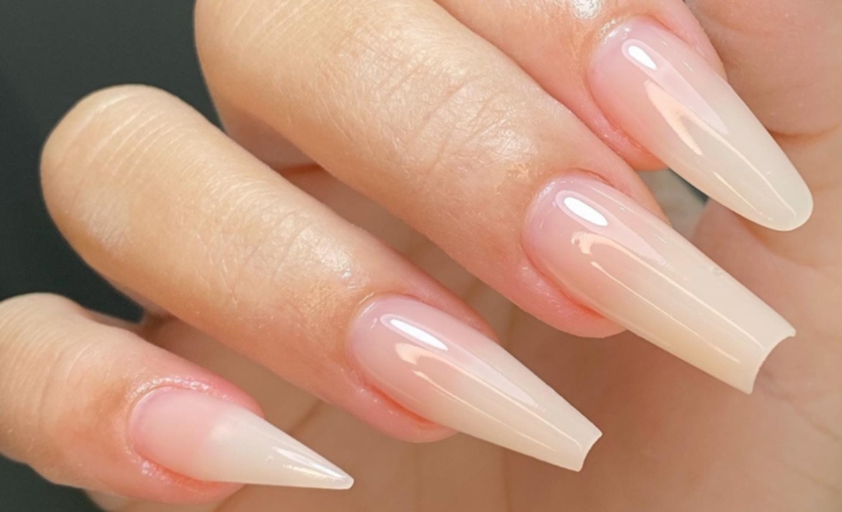 unhas em gel redonda