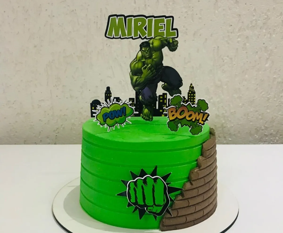 Bolo do Hulk em chantilly