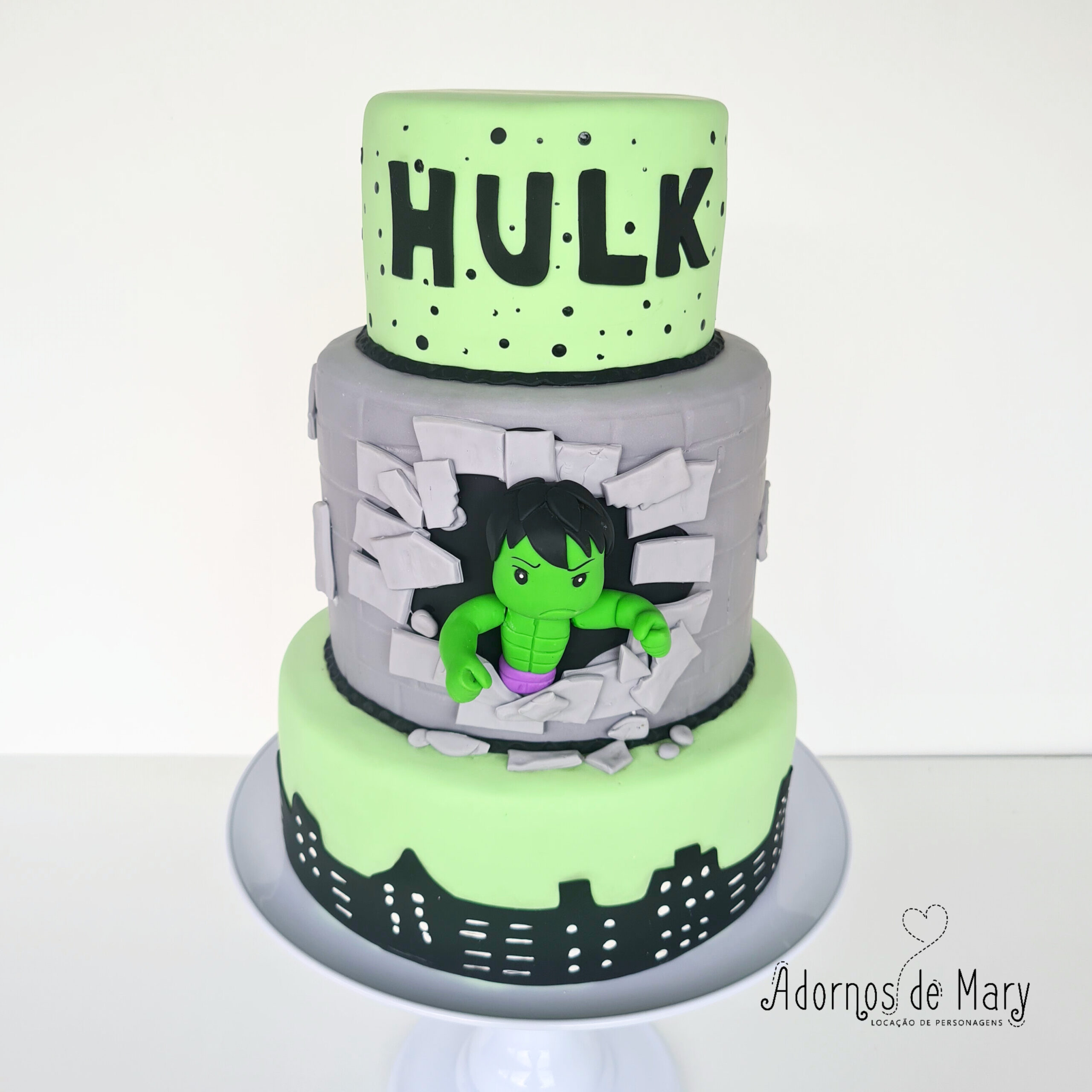 Bolo do Hulk com degradê verde