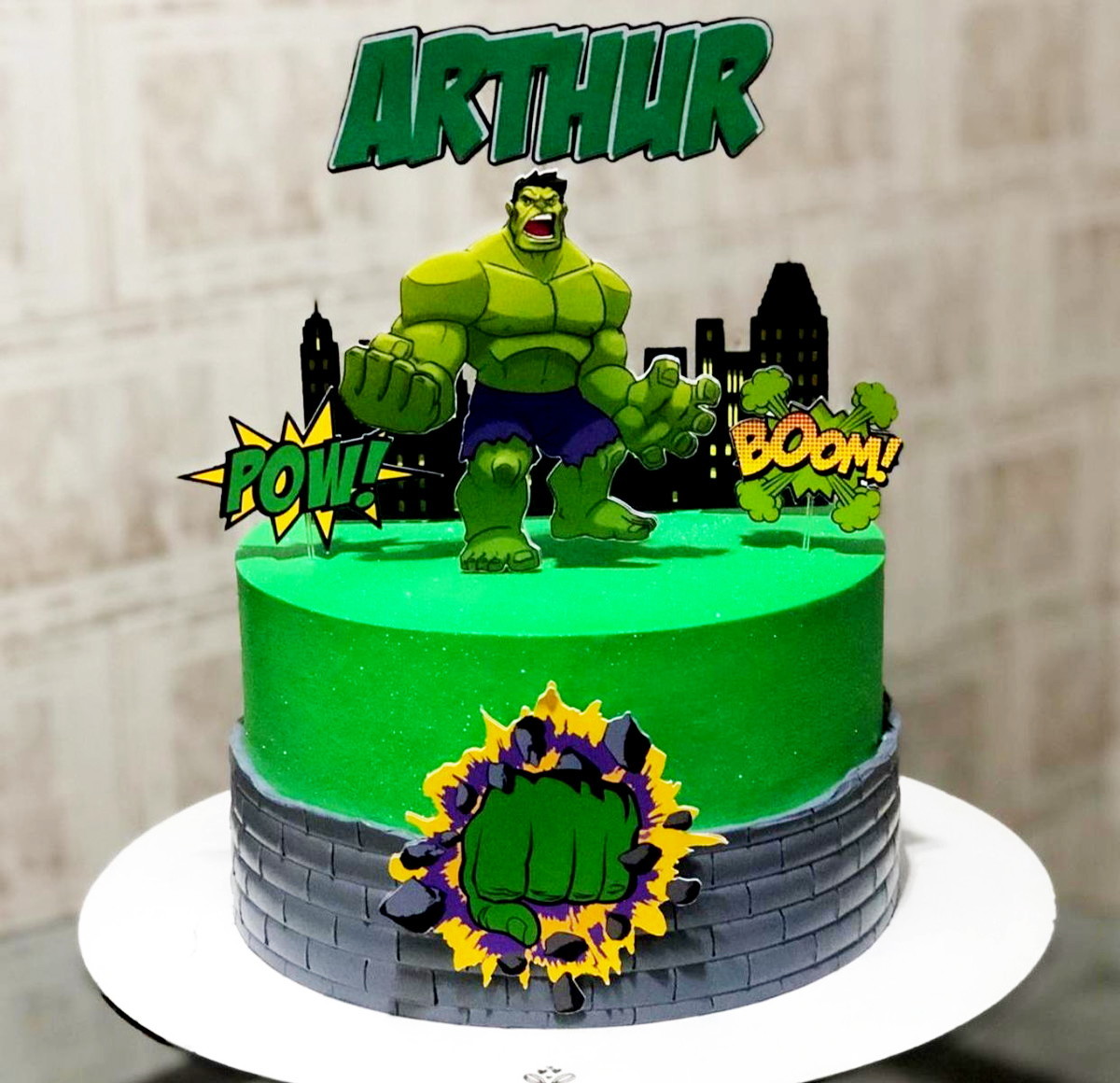 Bolo do Hulk com degradê verde