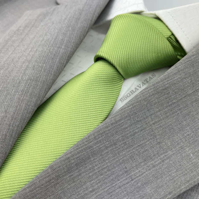 Gravata verde seda