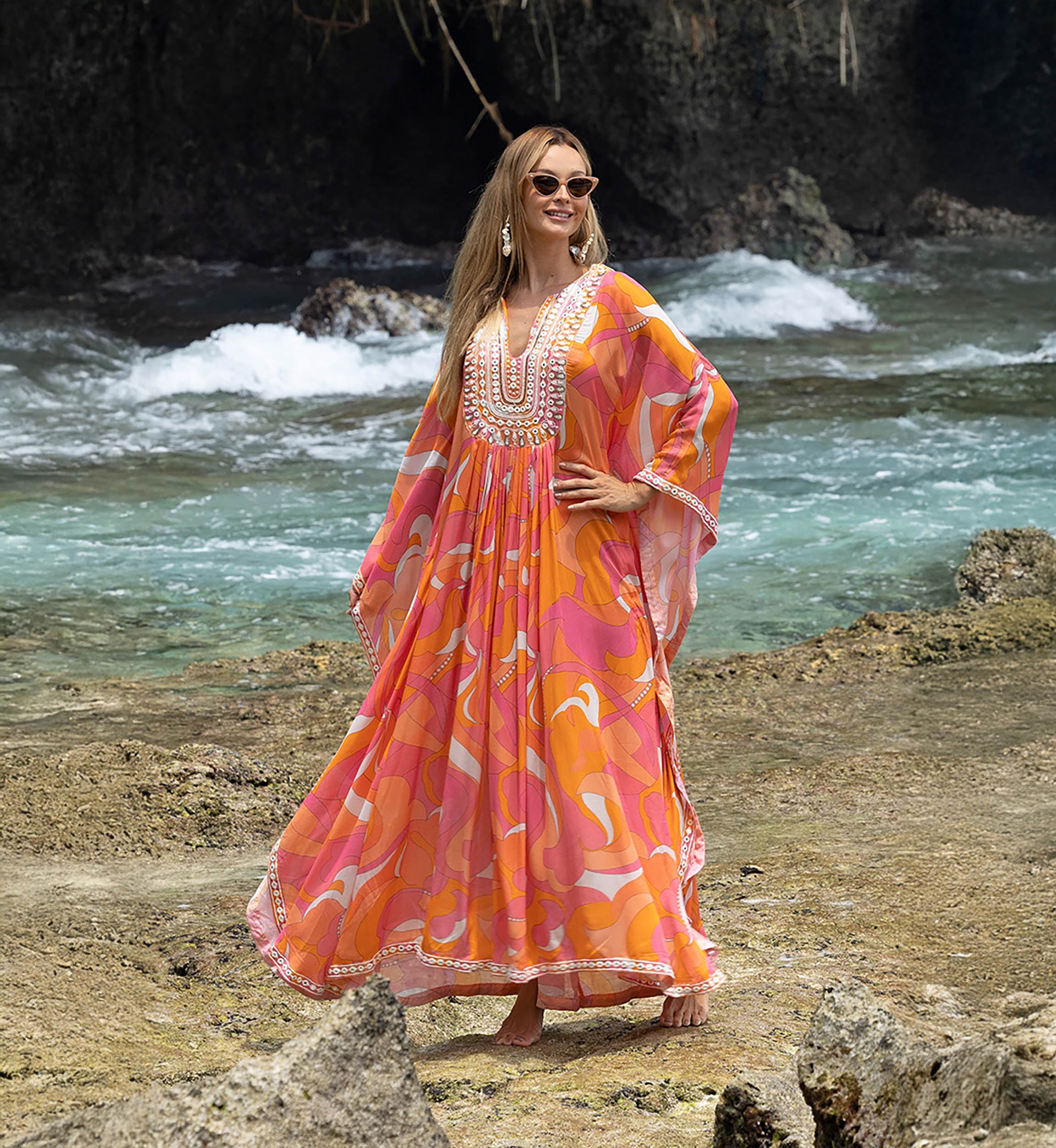 preço médio de um kaftan longo de seda