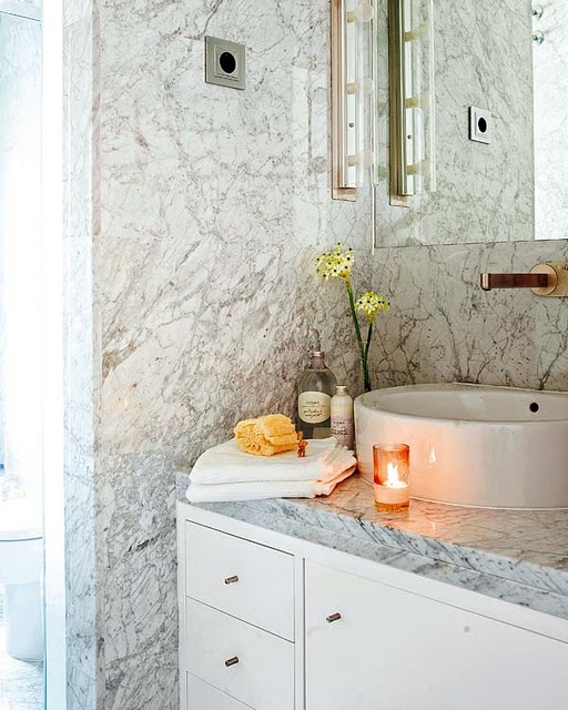 mármore carrara vs porcelanato para banheiro