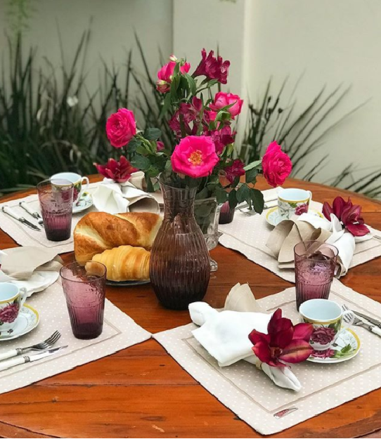 como arrumar mesa para almoço em família
