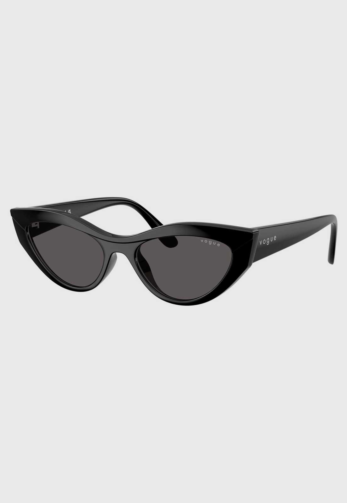 Óculos cat eye com armação grossa