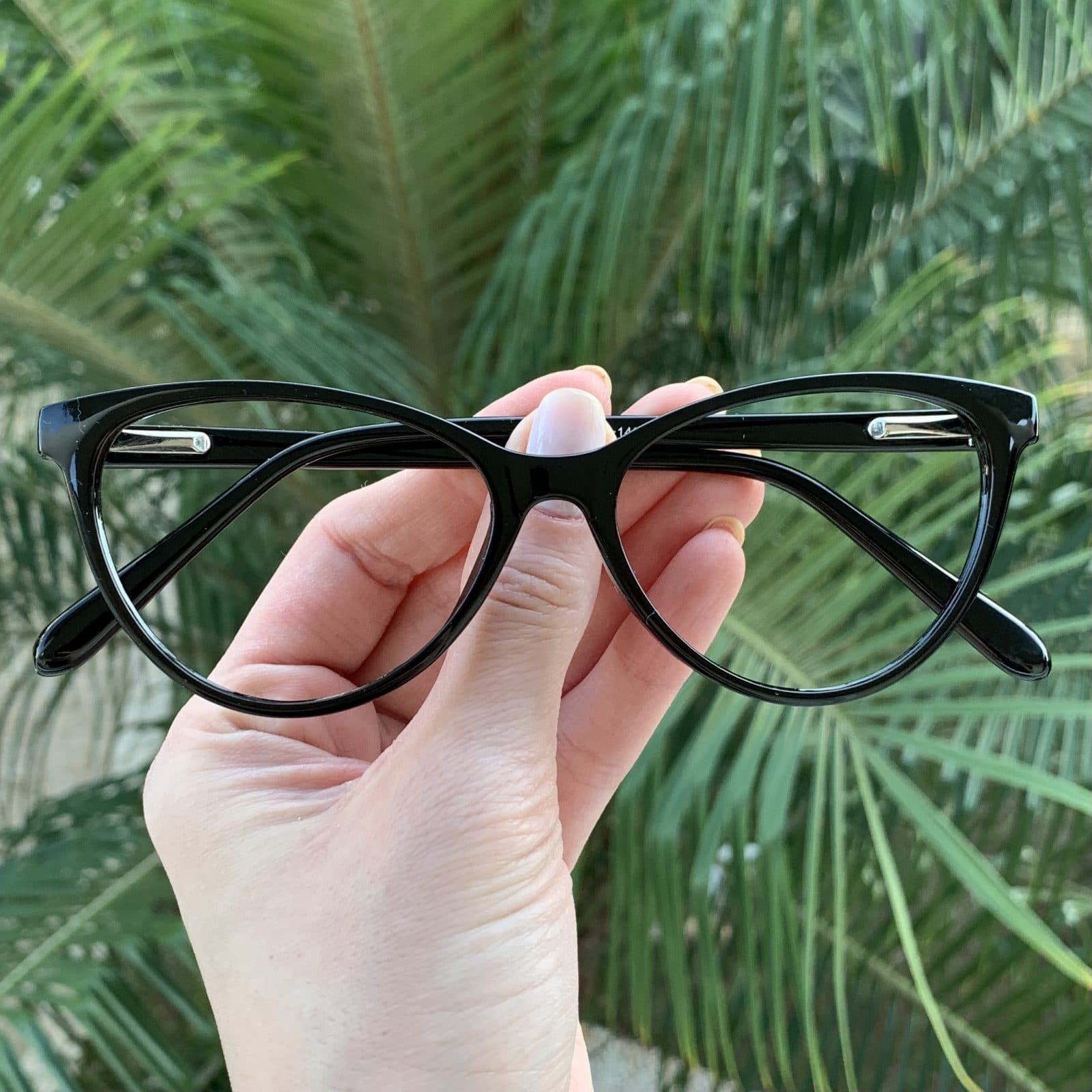Óculos cat eye com pontas acentuadas