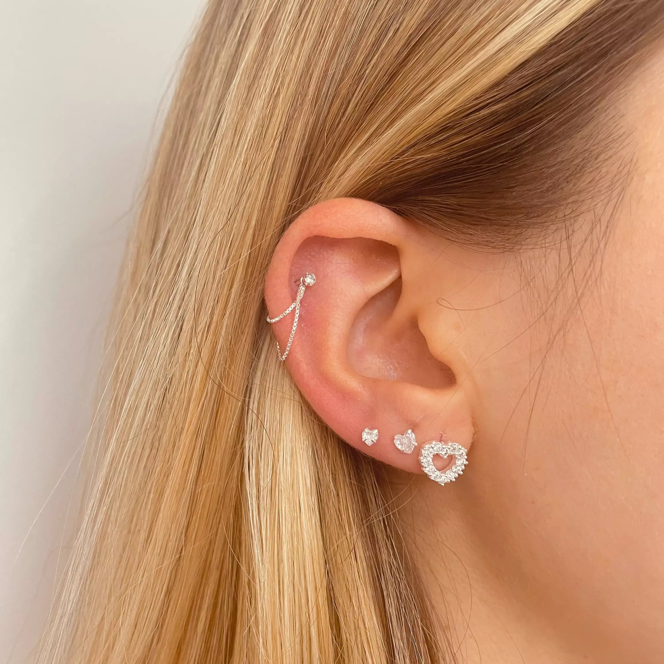 primeiro piercing na cartilagem