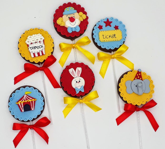 Pirulito de chocolate personalizado para batizado