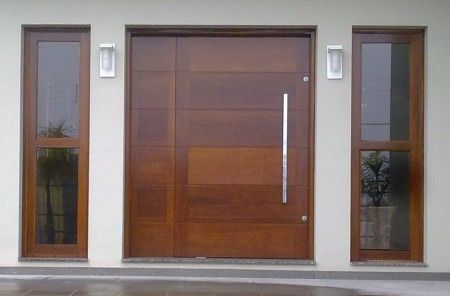 Porta de entrada dupla de madeira