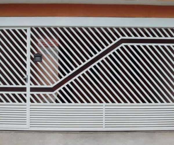 portão de grade vs portão maciço: qual o melhor para sua garagem?