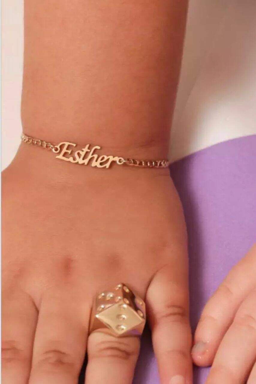 Pulseira infantil com nome banhada a ouro