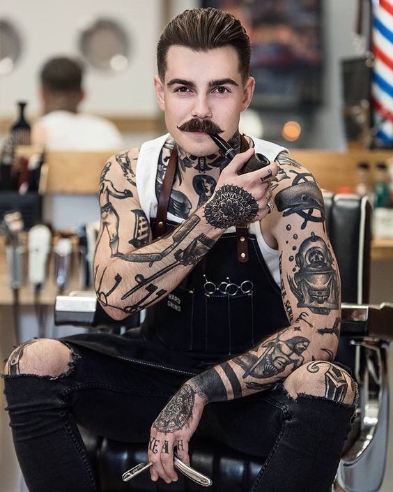 tatuagens masculinas minimalistas