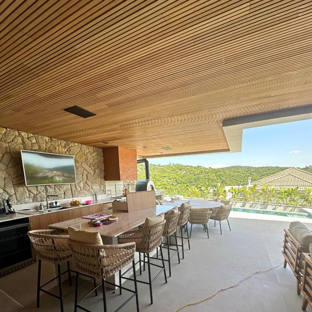 Forro ripado de madeira