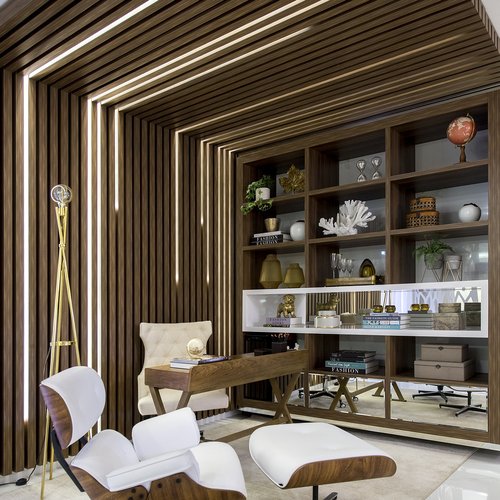 Teto de ripas de madeira