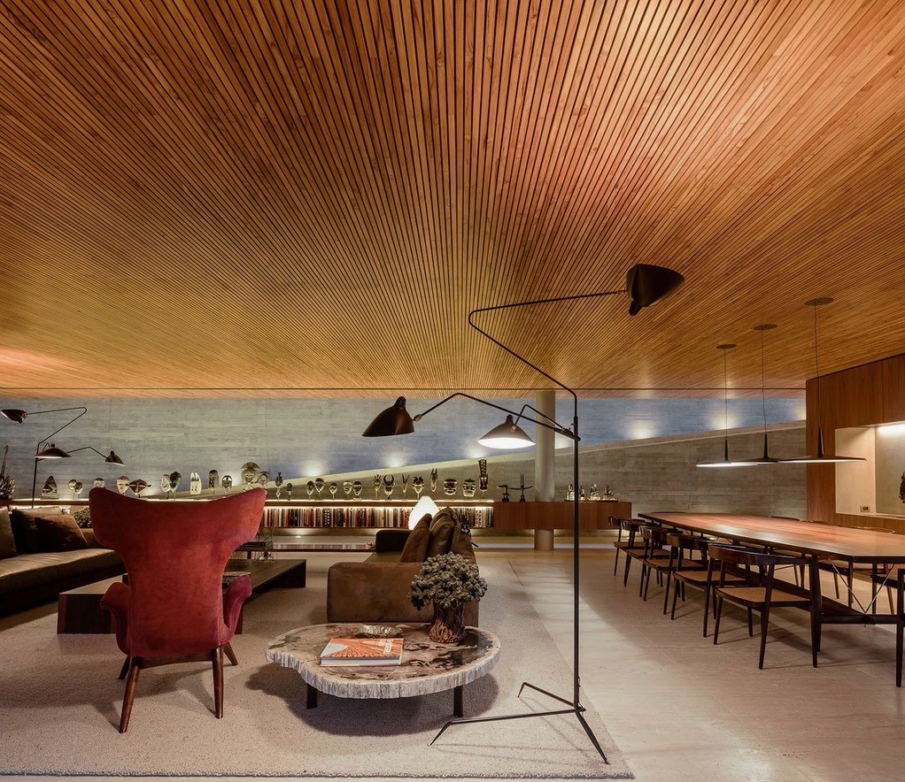 Painel ripado de madeira para teto