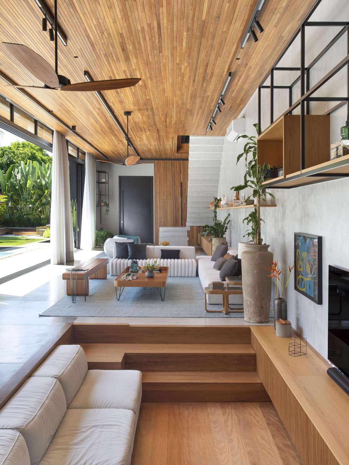 Teto de ripas de madeira