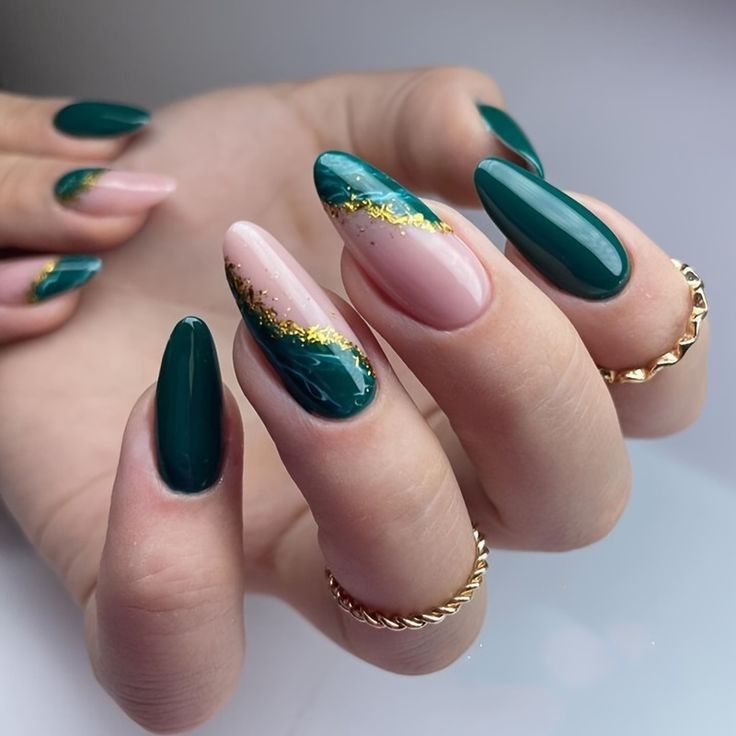 unhas em gel verde claro