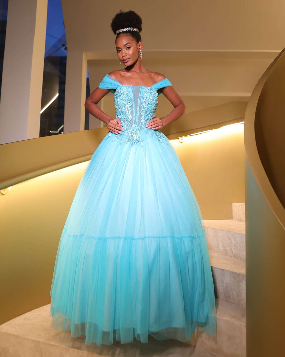 vestido azul tiffany curto com brilho