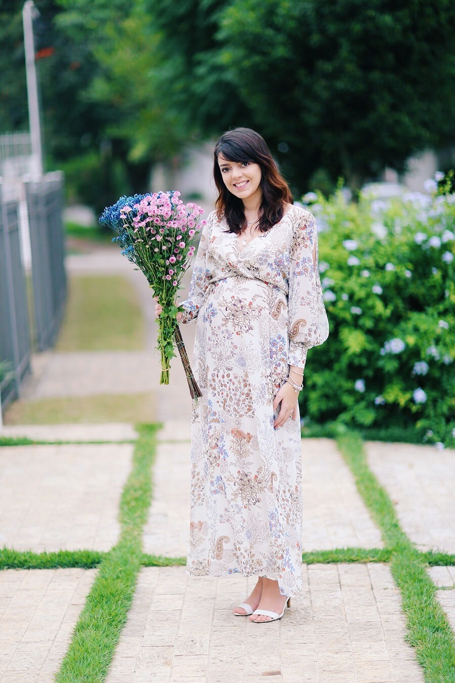 vestido esvoaçante com brilho