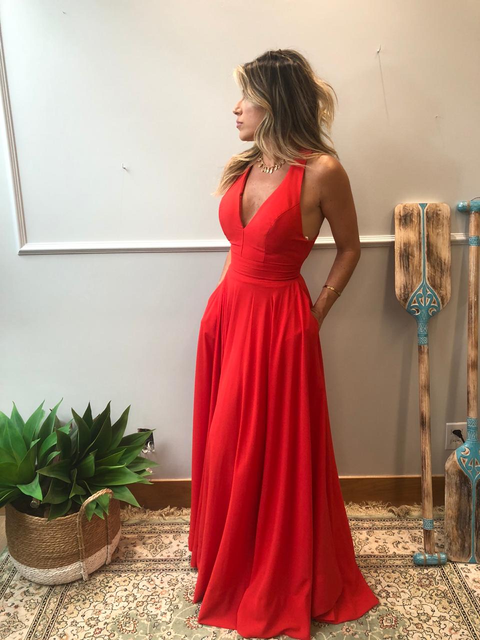 vestido esvoaçante com babados