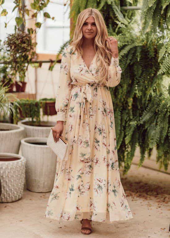vestido de cores vibrantes para casamento de tarde