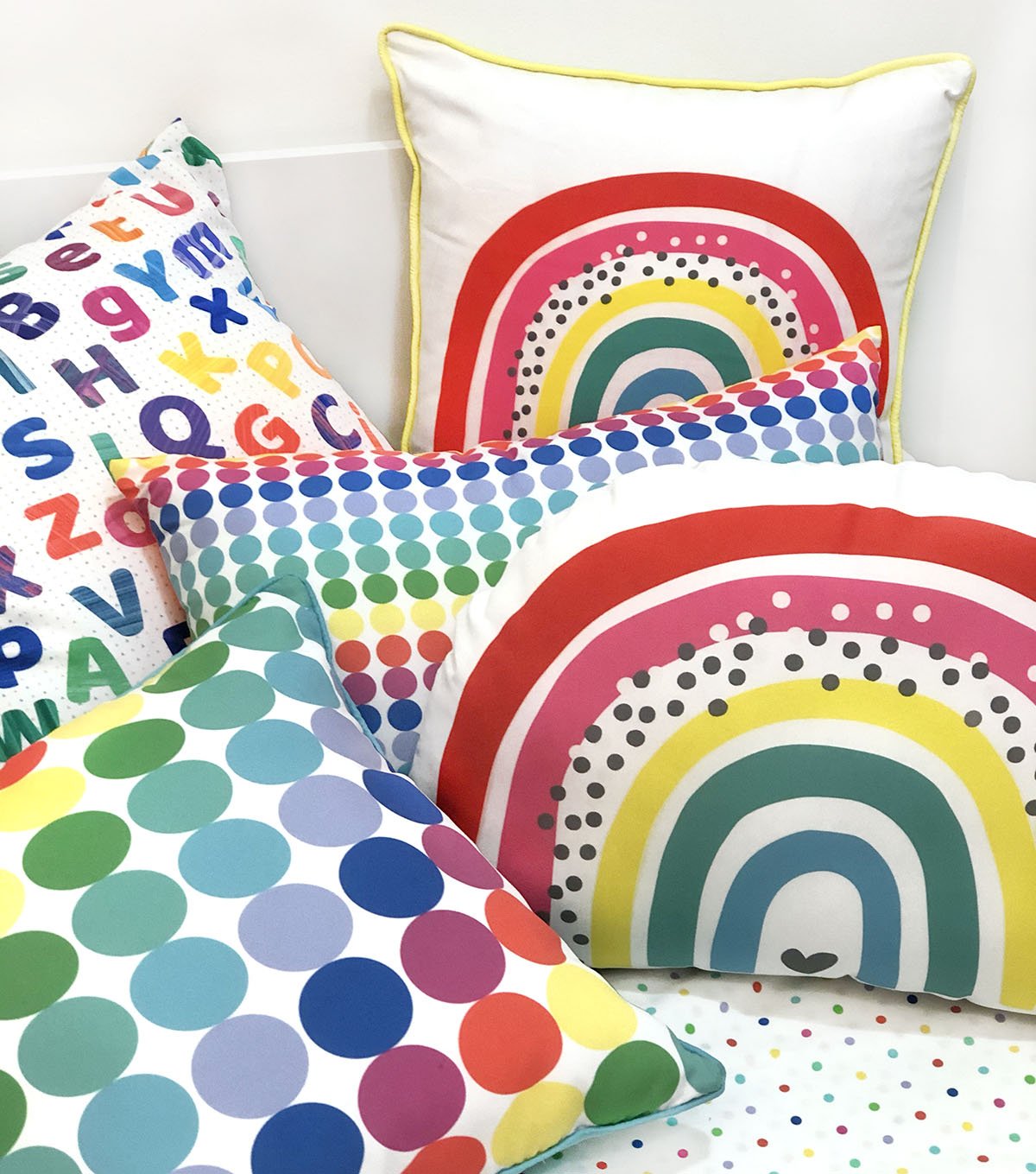 almofadas coloridas para quarto