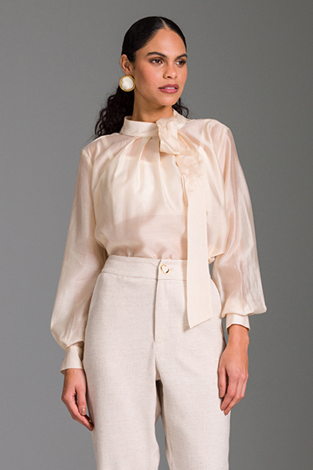 blusa de laço plus size