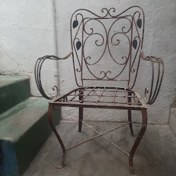 cadeira de ferro vintage usada