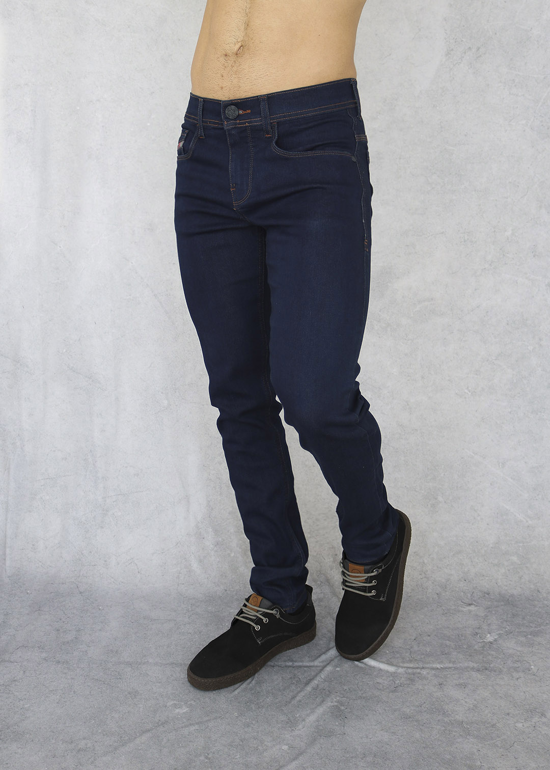 look com calça jeans escura masculina