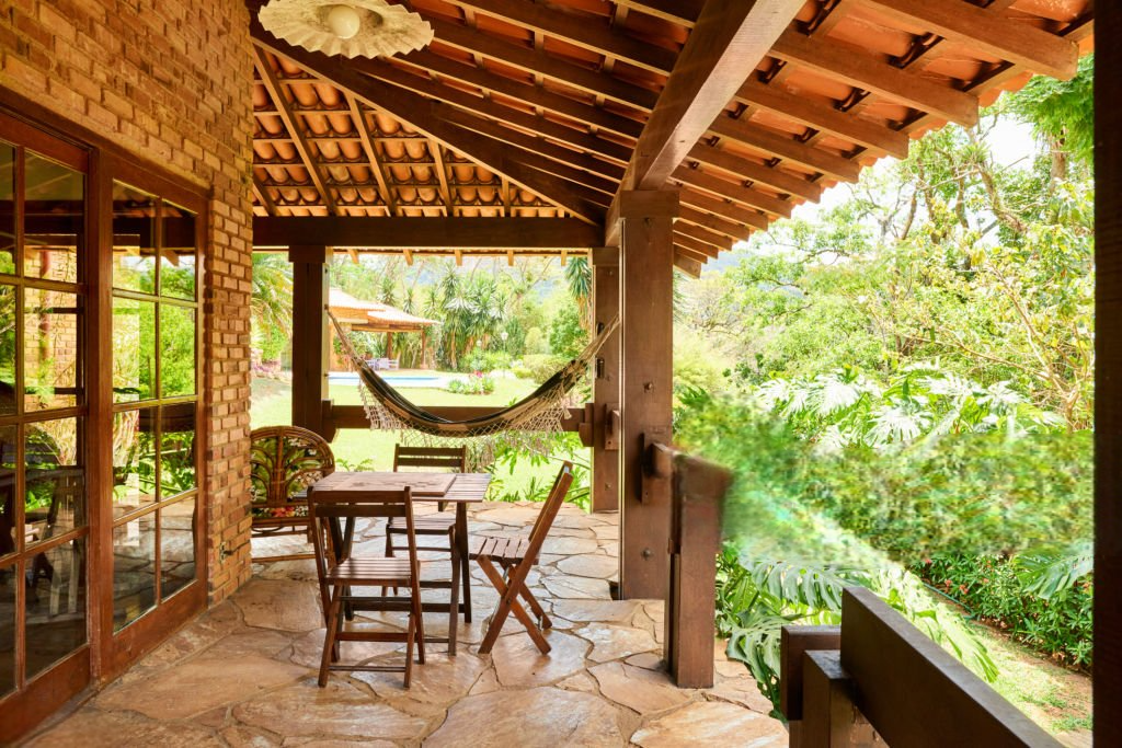 casa colonial com varanda
