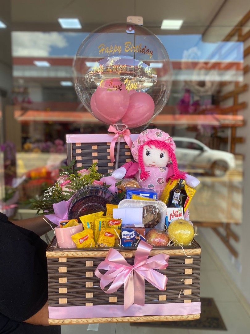 montar cesta de café da manhã para aniversário infantil