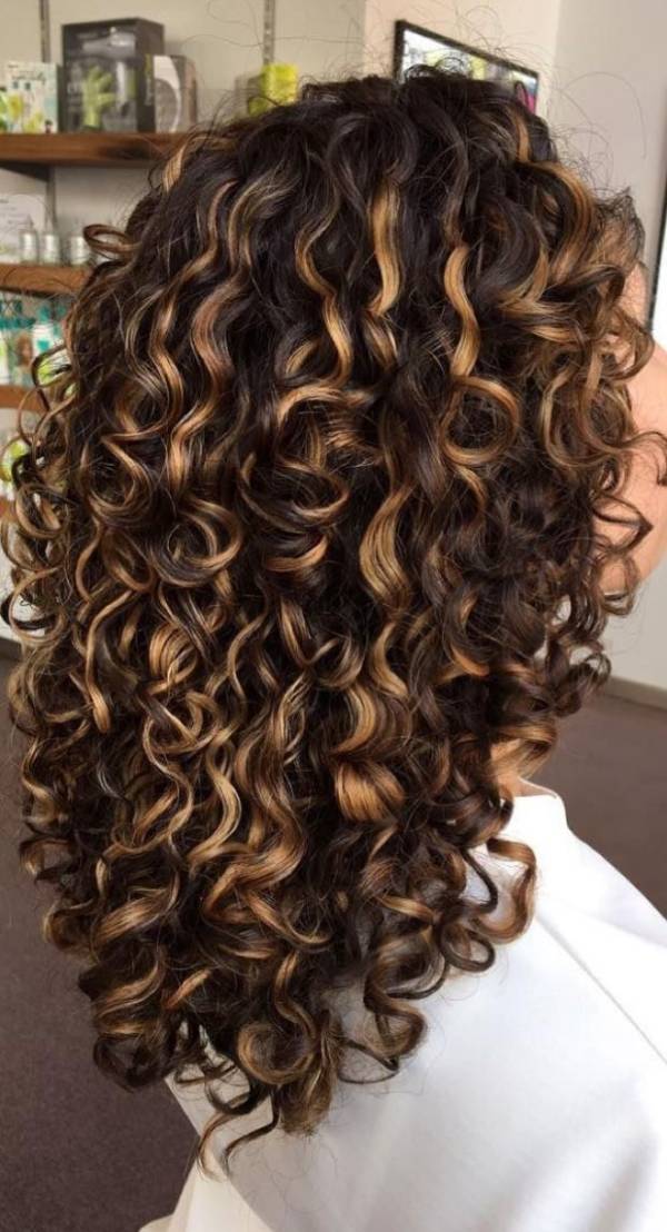 corte masculino cabelo cacheado com luzes