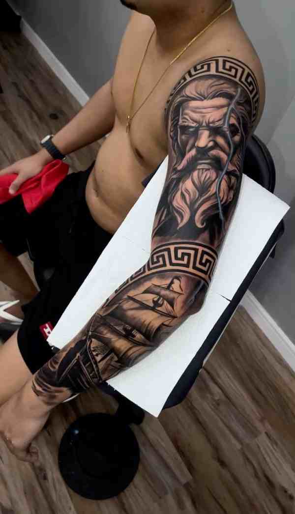 tatuagem oriental braço masculino