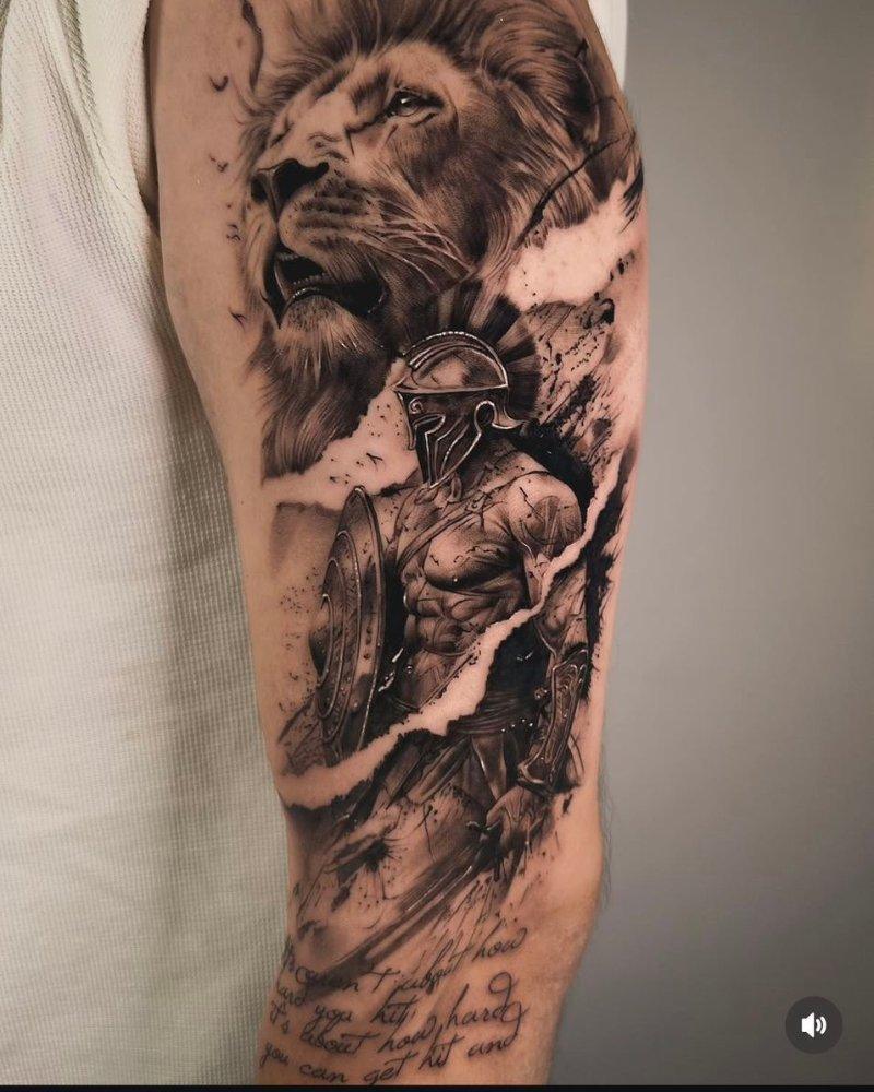tatuagem de relógio braço masculino