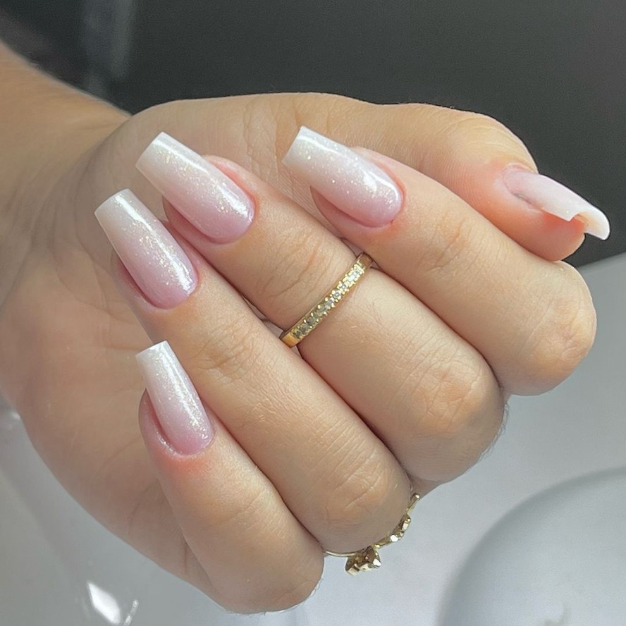 unhas de gel minimalistas