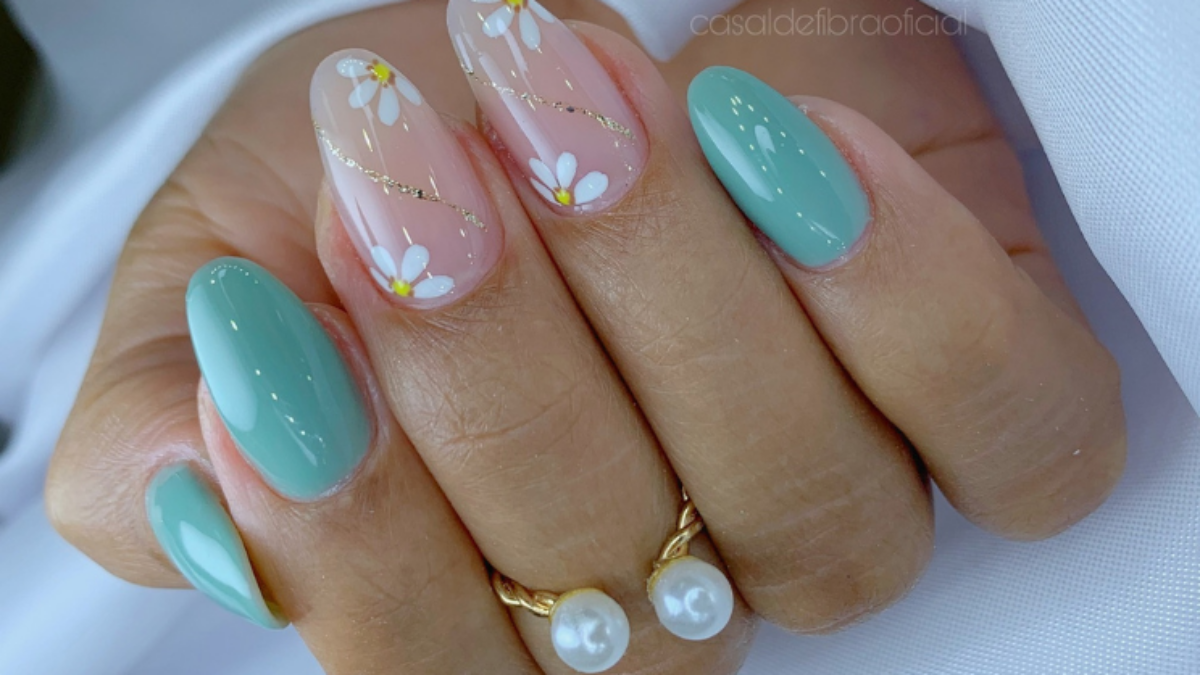 unhas de gel com glitter