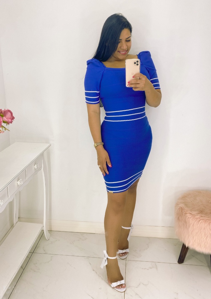 vestido azul royal curto com brilho